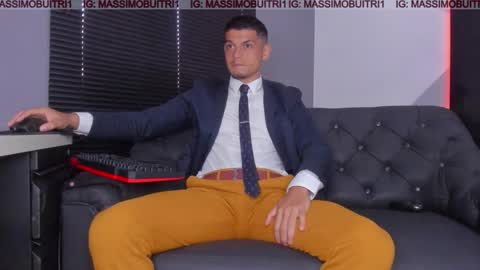 Snapshot of massimo_g chatting on 11/25/25, 02:28 I am Massimo online show from 11/25/25, 02:28