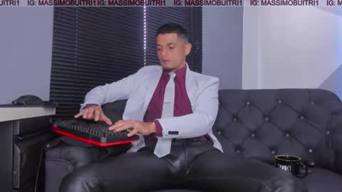 Snapshot of massimo_g chatting on 11/26/25, 01:34 I am Massimo online show from 11/26/25, 01:34