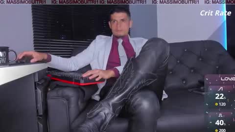 Snapshot of massimo_g chatting on 11/27/25, 01:51 I am Massimo online show from 11/27/25, 01:51