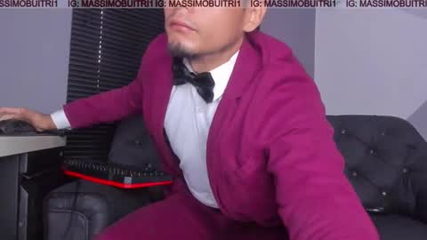 Snapshot of massimo_g chatting on 12/15/25, 12:31 I am Massimo online show from 12/15/25, 12:31