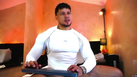massimowalton2 online show from 05/18/26, 02:18