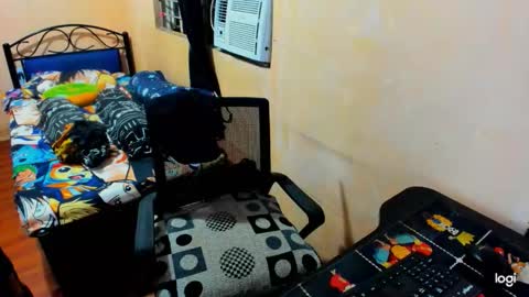 Snapshot of massivecockcum chatting on 11/22/25, 11:31 kimmy online show from 11/22/25, 11:31