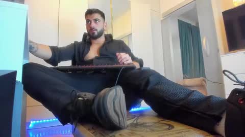 Snapshot of master9four chatting on 10/18/25, 01:56 Matthew online show from 10/18/25, 01:56