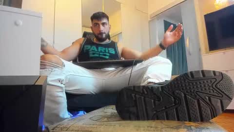 Snapshot of master9four chatting on 10/19/25, 08:09 Matthew online show from 10/19/25, 08:09