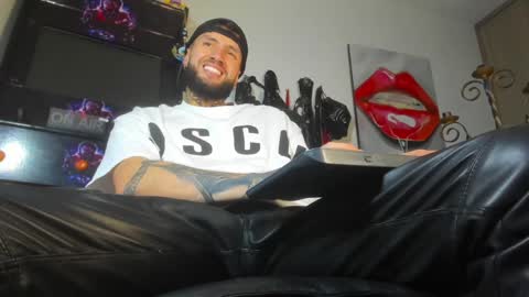 Snapshot of master_steven_01 chatting on 12/27/24, 11:21 steven online show from 12/27/24, 11:21