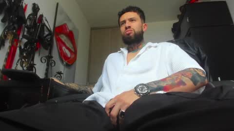 Snapshot of master_steven_01 chatting on 12/30/24, 10:34 steven online show from 12/30/24, 10:34