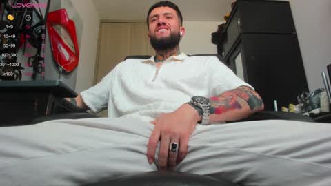 Snapshot of master_steven_01 chatting on 01/08/25, 08:29 steven online show from 01/08/25, 08:29