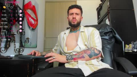 Snapshot of master_steven_01 chatting on 01/13/25, 08:26 steven online show from 01/13/25, 08:26