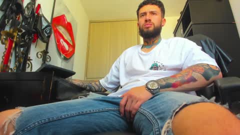 Snapshot of master_steven_01 chatting on 01/18/25, 05:26 steven online show from 01/18/25, 05:26