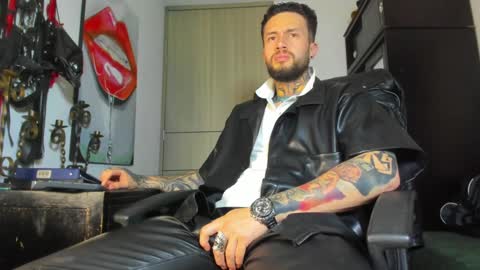 Snapshot of master_steven_01 chatting on 02/01/25, 11:16 steven online show from 02/01/25, 11:16