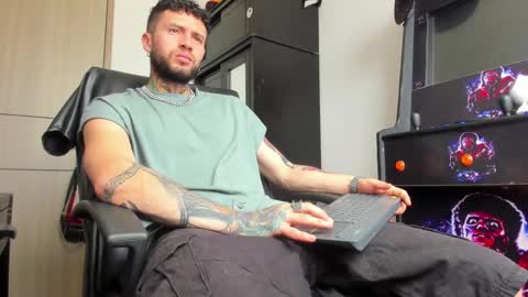 Snapshot of master_steven_01 chatting on 02/28/25, 03:26 steven online show from 02/28/25, 03:26