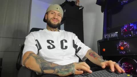 Snapshot of master_steven_01 chatting on 03/08/25, 12:55 steven online show from 03/08/25, 12:55