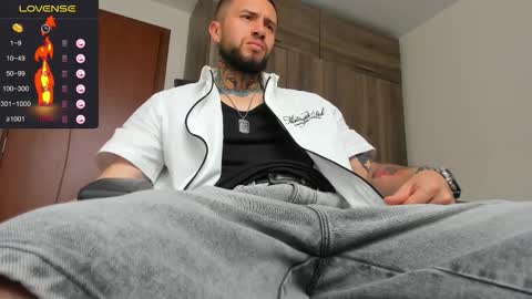 Snapshot of master_steven_01 chatting on 09/08/25, 04:39 steven online show from 09/08/25, 04:39