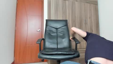 Snapshot of master_steven_01 chatting on 09/10/25, 09:26 steven online show from 09/10/25, 09:26