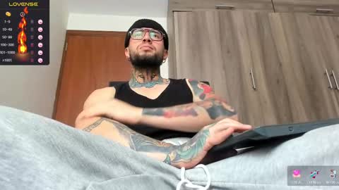 Snapshot of master_steven_01 chatting on 10/25/25, 05:30 steven online show from 10/25/25, 05:30