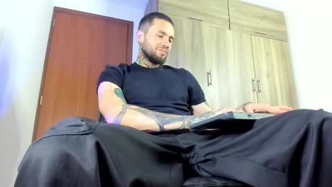 Snapshot of master_steven_01 chatting on 11/02/25, 10:45 steven online show from 11/02/25, 10:45