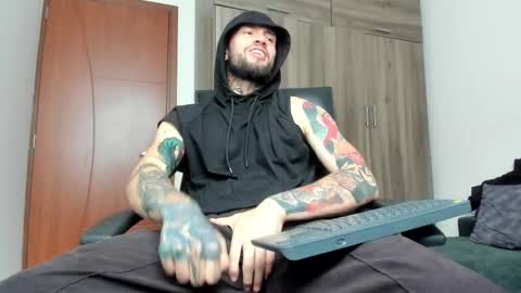 Snapshot of master_steven_01 chatting on 11/04/25, 09:25 steven online show from 11/04/25, 09:25