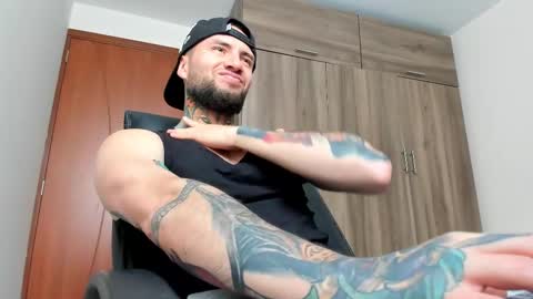 Snapshot of master_steven_01 chatting on 11/17/25, 04:46 steven online show from 11/17/25, 04:46