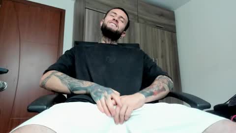 Snapshot of master_steven_01 chatting on 11/29/25, 10:24 steven online show from 11/29/25, 10:24