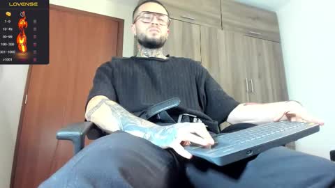 Snapshot of master_steven_01 chatting on 12/20/25, 12:18 steven online show from 12/20/25, 12:18