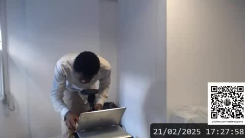 Snapshot of masterdomfuck chatting on 02/21/25, 08:27 Masterdomfuck online show from 02/21/25, 08:27