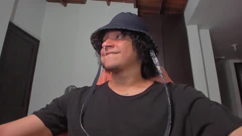 Snapshot of masterjuanc chatting on 01/06/25, 11:42 Juan Independent Model online show from 01/06/25, 11:42