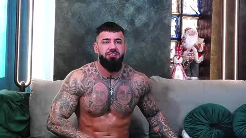 Snapshot of masterkingofmuscle chatting on 12/19/24, 08:02 masterkingofmuscle online show from 12/19/24, 08:02