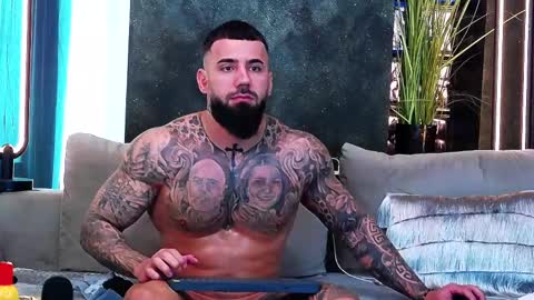 Snapshot of masterkingofmuscle chatting on 02/14/25, 10:07 masterkingofmuscle online show from 02/14/25, 10:07