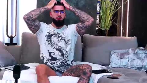 Snapshot of masterkingofmuscle chatting on 03/12/25, 08:19 masterkingofmuscle online show from 03/12/25, 08:19