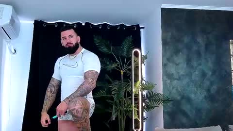 Snapshot of masterkingofmuscle chatting on 11/21/25, 08:13 masterkingofmuscle online show from 11/21/25, 08:13