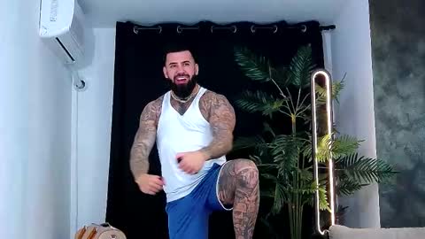 Snapshot of masterkingofmuscle chatting on 11/27/25, 09:50 masterkingofmuscle online show from 11/27/25, 09:50