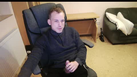 Snapshot of masterkno chatting on 12/22/24, 06:17 Tom online show from 12/22/24, 06:17