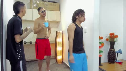 Snapshot of masters_sexx chatting on 01/30/25, 11:33 Team Cris Darwin- Fernando- Stiven- David online show from 01/30/25, 11:33