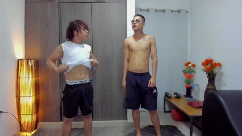 Snapshot of masters_sexx chatting on 02/05/25, 11:23 Team Cris Darwin- Fernando- Stiven- David online show from 02/05/25, 11:23