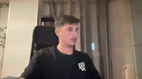 Snapshot of matahavi chatting on 09/22/25, 09:17 Aaron online show from 09/22/25, 09:17