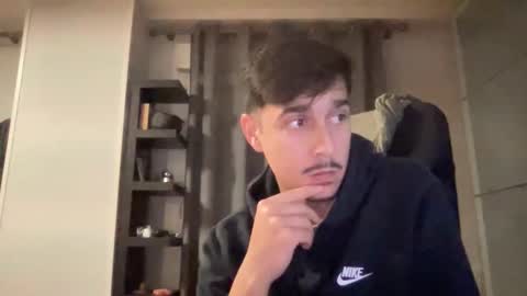 Snapshot of matahavi chatting on 12/16/25, 09:53 Aaron online show from 12/16/25, 09:53