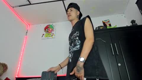 mateo_escobar online show from 11/02/25, 08:06