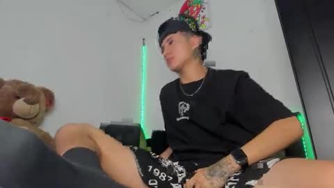 mateo_escobar online show from 12/02/25, 08:59