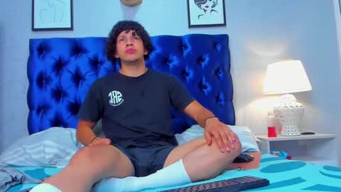 Snapshot of mateoking1 chatting on 03/12/25, 03:24 MATEO KING online show from 03/12/25, 03:24