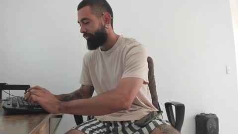 Snapshot of matheusbeard2 chatting on 12/09/24, 06:25 Matheus online show from 12/09/24, 06:25