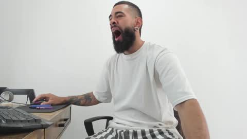 Snapshot of matheusbeard2 chatting on 12/17/24, 05:26 Matheus online show from 12/17/24, 05:26