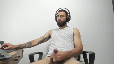 Snapshot of matheusbeard2 chatting on 12/31/24, 03:45 Matheus online show from 12/31/24, 03:45