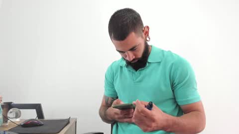 Snapshot of matheusbeard2 chatting on 01/10/25, 04:20 Matheus online show from 01/10/25, 04:20