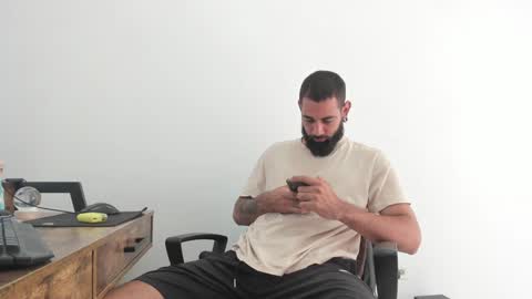 Snapshot of matheusbeard2 chatting on 01/14/25, 06:28 Matheus online show from 01/14/25, 06:28