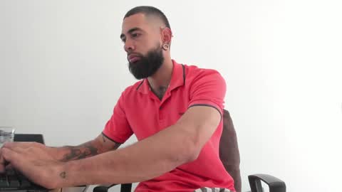 Snapshot of matheusbeard2 chatting on 01/17/25, 06:23 Matheus online show from 01/17/25, 06:23