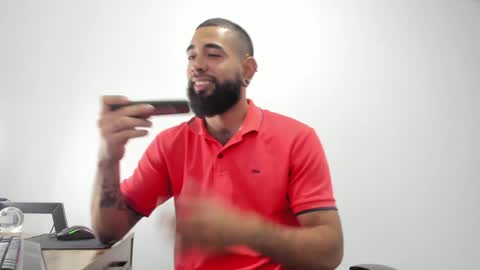 Snapshot of matheusbeard2 chatting on 01/18/25, 09:55 Matheus online show from 01/18/25, 09:55