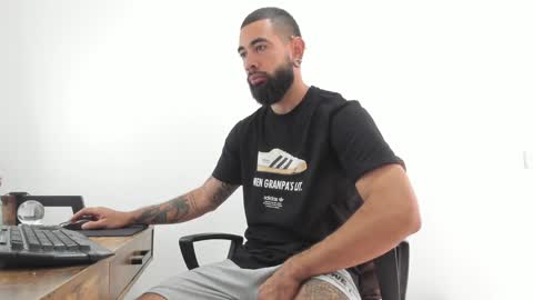 Snapshot of matheusbeard2 chatting on 01/30/25, 03:29 Matheus online show from 01/30/25, 03:29