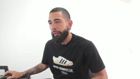 Snapshot of matheusbeard2 chatting on 01/30/25, 09:36 Matheus online show from 01/30/25, 09:36