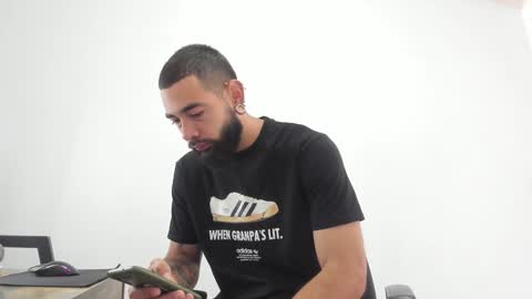 Snapshot of matheusbeard2 chatting on 01/31/25, 03:44 Matheus online show from 01/31/25, 03:44