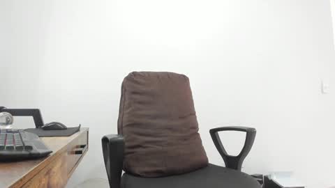 Snapshot of matheusbeard2 chatting on 02/06/25, 03:52 Matheus online show from 02/06/25, 03:52